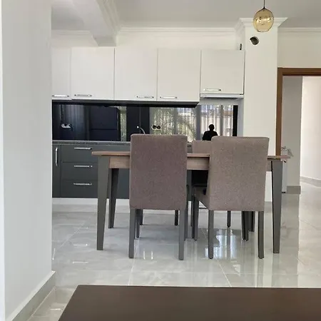Liman Caddesinde 1+1 Kemer