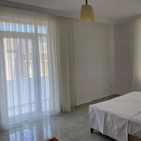 Liman Caddesinde 1+1 Apartament Kemer