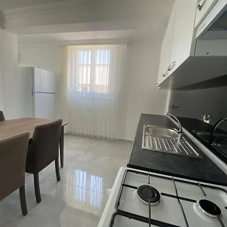 Liman Caddesinde 1+1 Apartament *